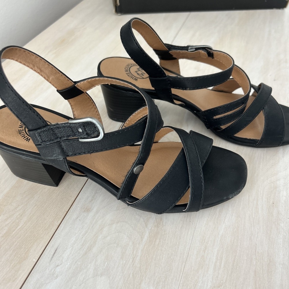 White Mountain Size 8 Black Strap Faux Leather Black Heel Sandals